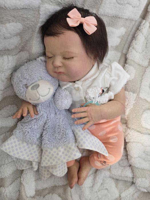 Bebé Reborn Menina Kit Laura segue com 48 cm e enxoval NOVO