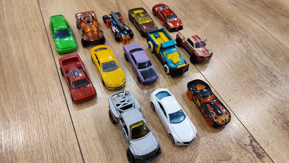 Autka resoraki Hot Wheels 15 szt