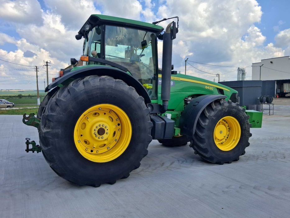 John Deere 8430