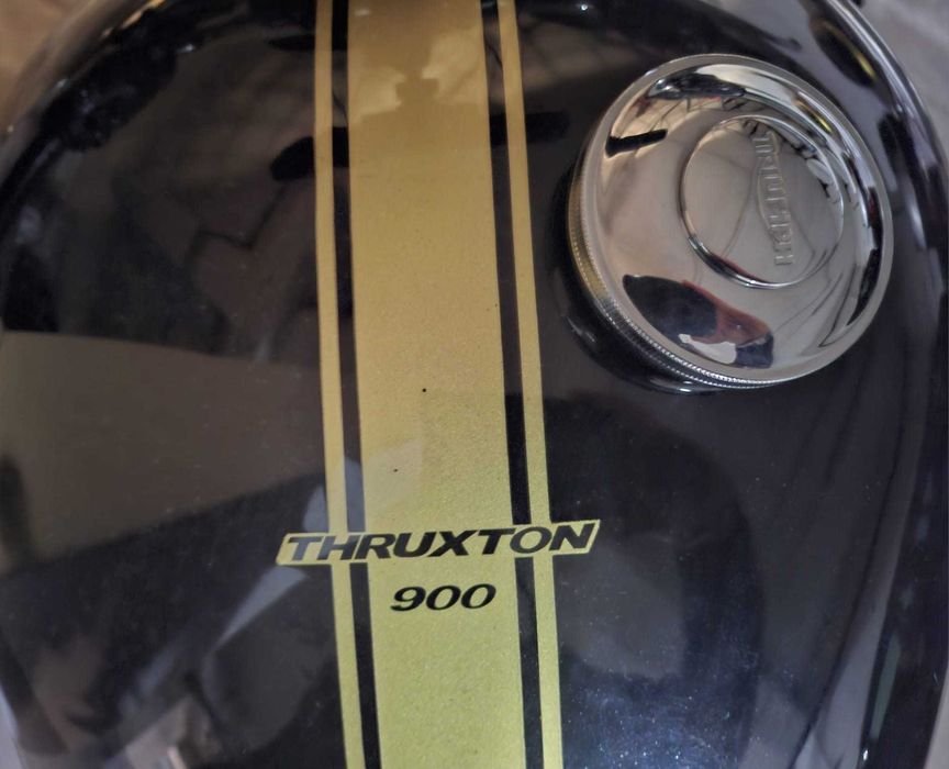 Triumph Thruxton 900