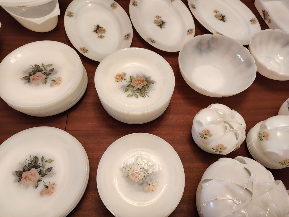 Serviço de Pyrex Arcopal tema das Rosas