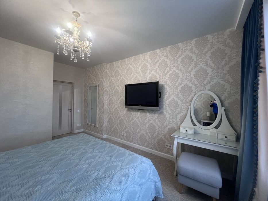 Світла та затишна 3-к квартира 125 м²з видом на Дніпро  ЖК Зарічний