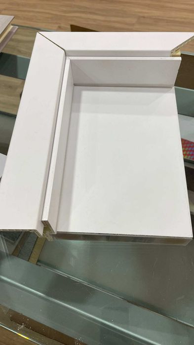 Porta int. WPC riscas/ Lisa branco lacado+ferragens+aduela+guarnições