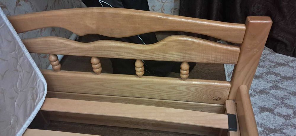 Ліжко з Вільхи ( натуральне дерево) з матрацом