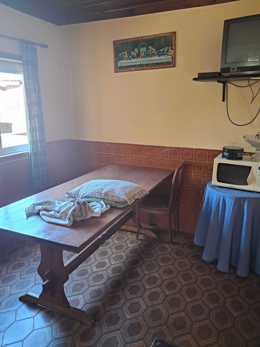 Alugo casa antiga habitável