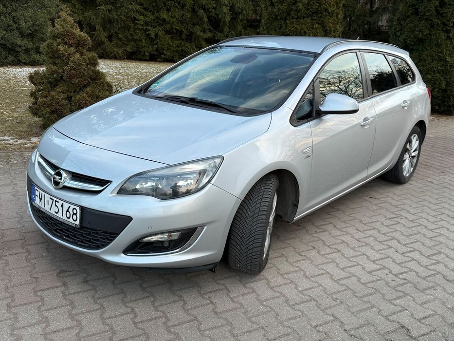 Opel Astra Opel Astra J Sports Tourer 1,7 CDTI  2013r.