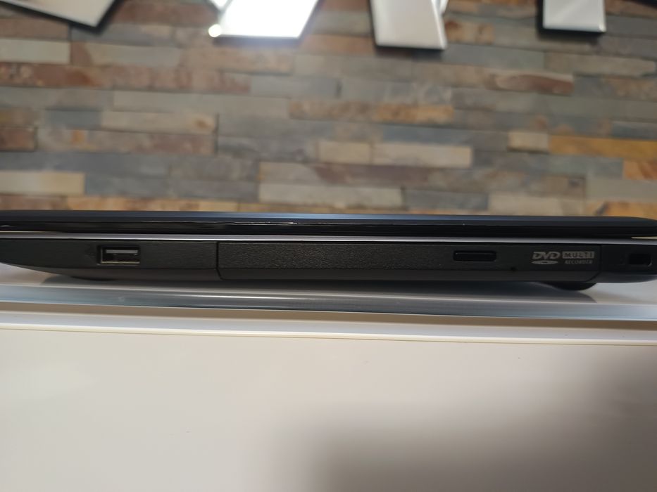Portátil ASUS  /  8GB RAM  /  SSD 200GB / Gráfica 2GB