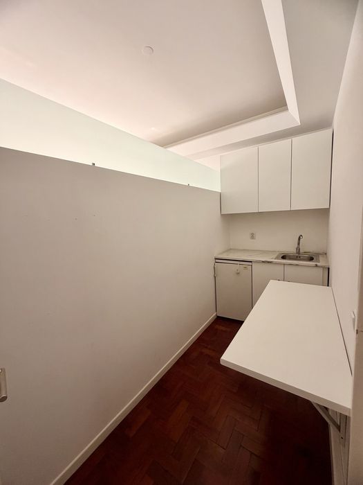Aluga escritorio (zona Marquês de Pombal) 140 m2