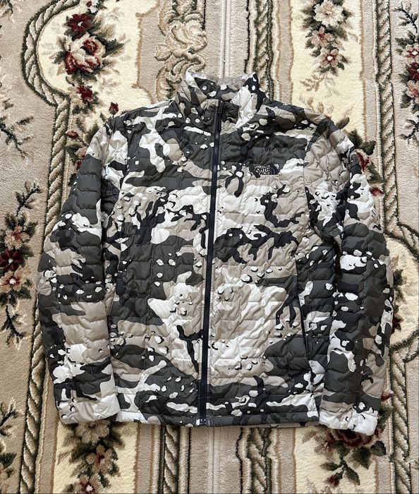 The north face  лекгий пуховик multicam