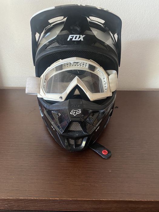 Capacete Fox e óculos Thor