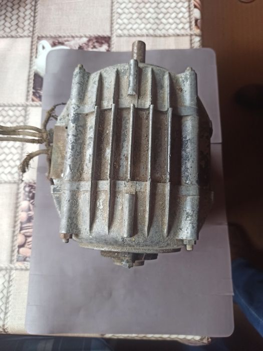 Електромотор трьохфазний