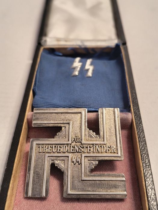 Militaria Medalha de 12 anos em  estojo das SS