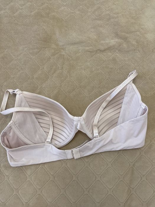 Продам лифчик  на чашку D