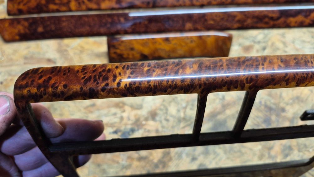 AUDI A4 B5(8D)-Frisos madeira- RAIZ DE NOGUEIRA -RAROS: Versão de LUXO