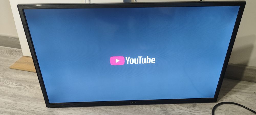 Продам телевизор со смартом Akai 32