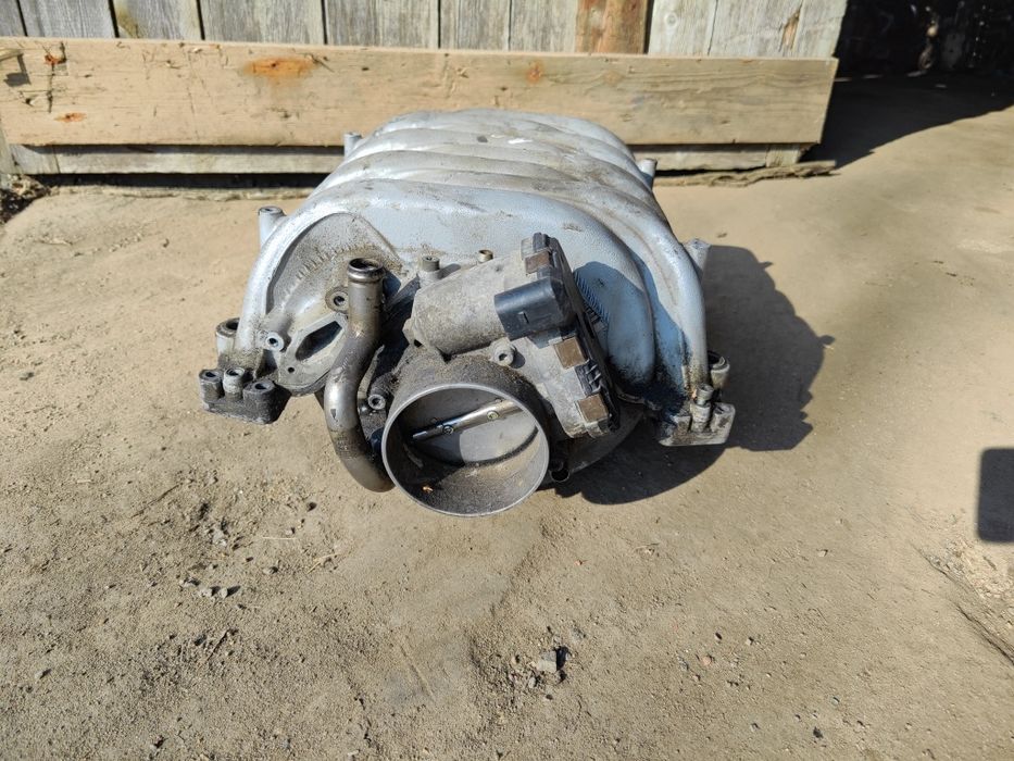 Впускний колектор Ауді А8 д2 4.2