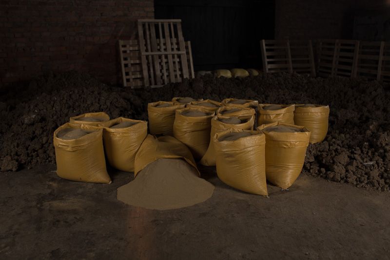 Tynki gliniane - substrat z gliny mielonej suchej