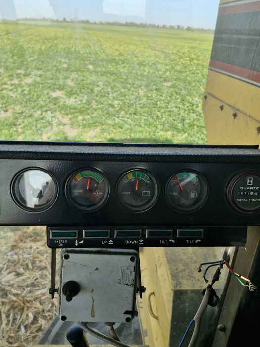 Зернозбиральний комбайн NEW HOLLAND TR 88.