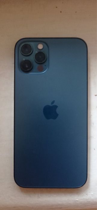 Продам айфон 12 про