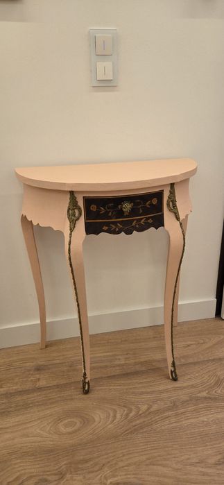 Mesinha / Consola original e com muito estilo para a entrada