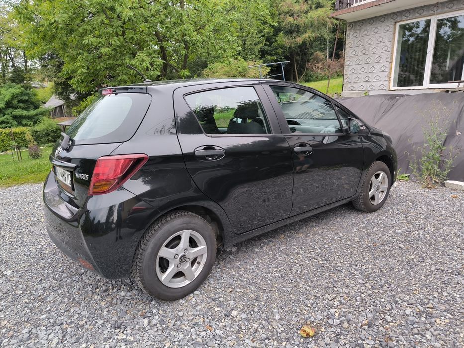 Toyota Yaris III czarna benzyna