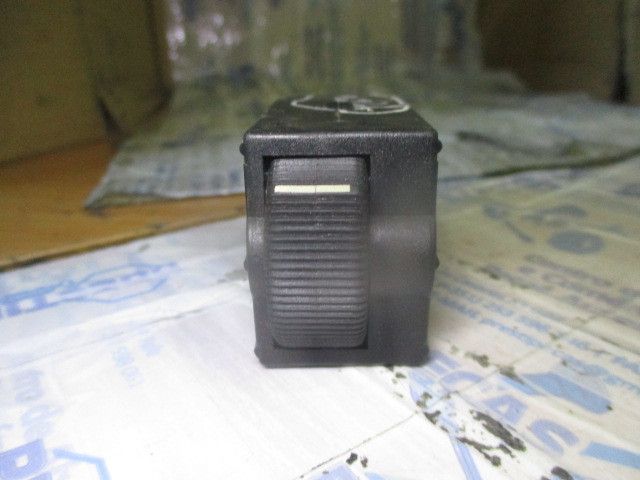 Botão / interruptor de luzes MITSUBISHI Carisma Sedan (DA_)