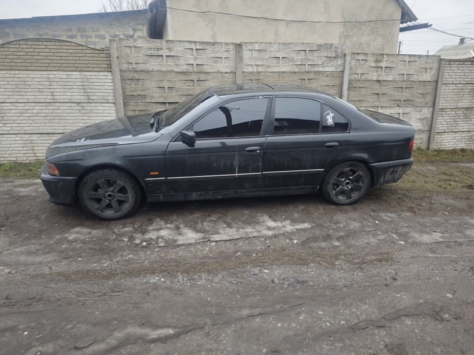 BMW e39 528, торг уместен