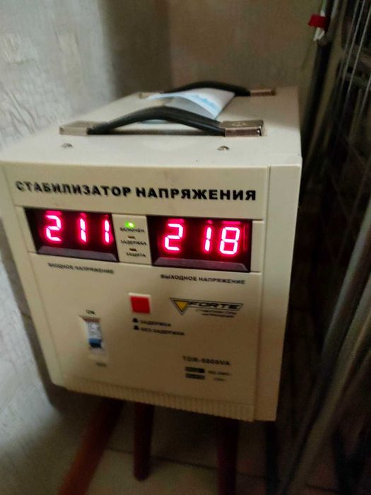 Стабілізатор змінної напруги  електронний  "FORTE".  Лише самовивіз!!!