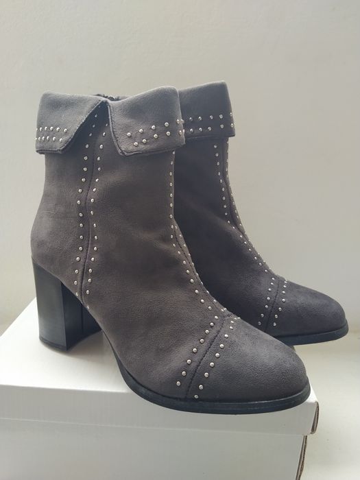 Botas cinzentas com tachas - Tamanho 39 - Novas!