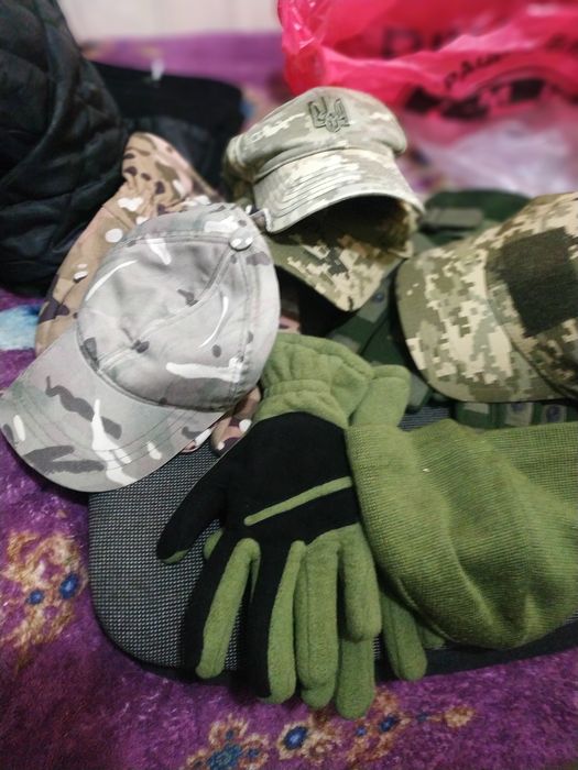 Рукавиці перчатки піксель воє'ні нові гарний стан є три пари