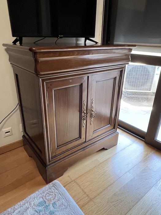 Móvel de televisão e arrumação em madeira maciça