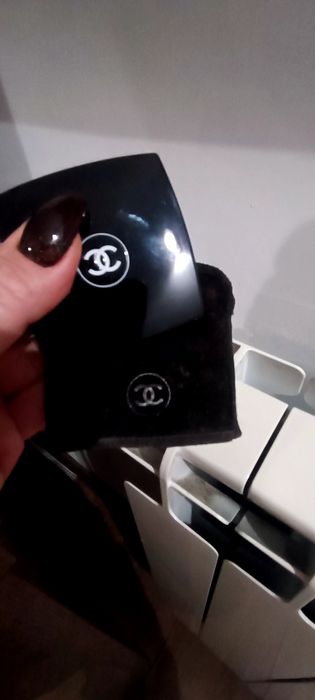 Cień do powiek Chanel welurowe etui drobinki szary