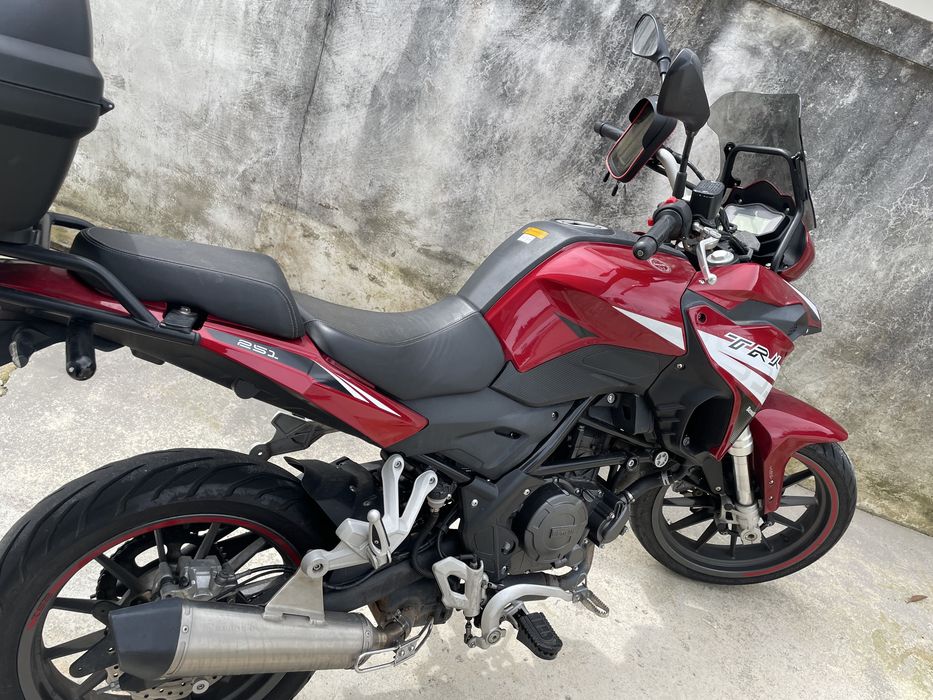 Benelli TRK 251