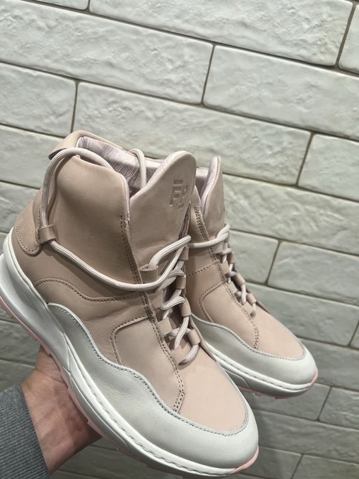 Жіночі кросівки  демісизонні