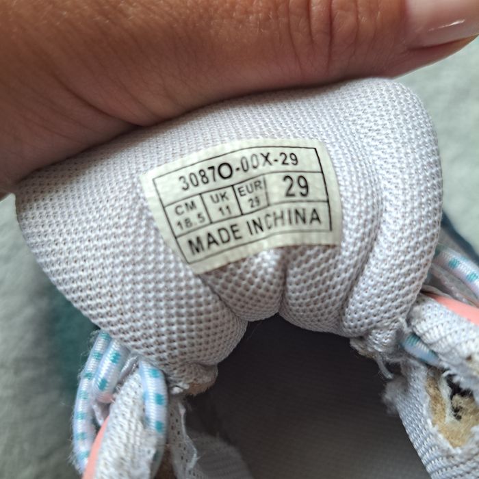 Кросівки на дівчинку