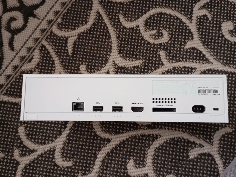 Продам ігрову консоль Xbox series s .