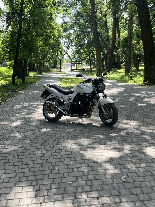 Продам кавасакі zr750f