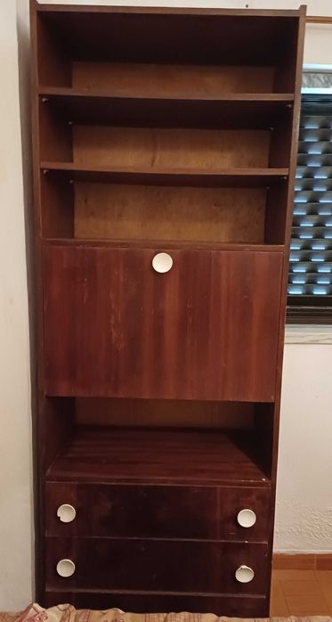 Estante + gavetas + escrivaninha