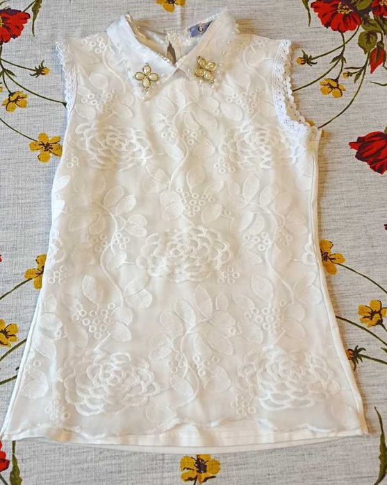 Bluzka z ozdobnym kołnierzykiem