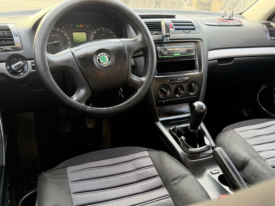 Skoda Octavia A-5 ( 1.6 MPI )