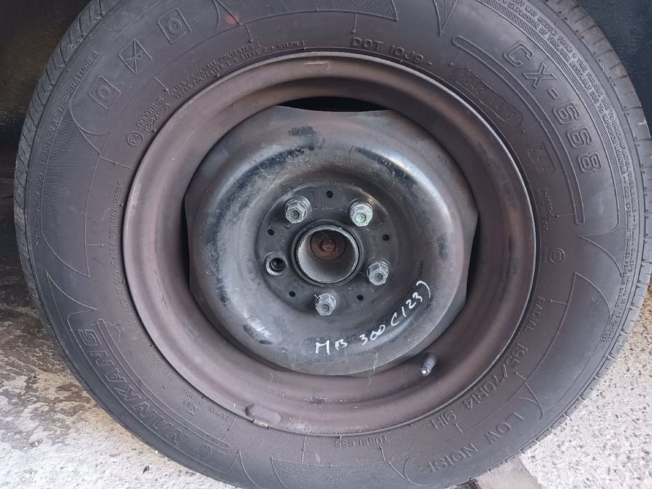 Jante frente direita MERCEDES-BENZ Três volumes (W123)