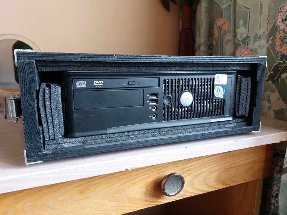 Case kejs na komputer desktop