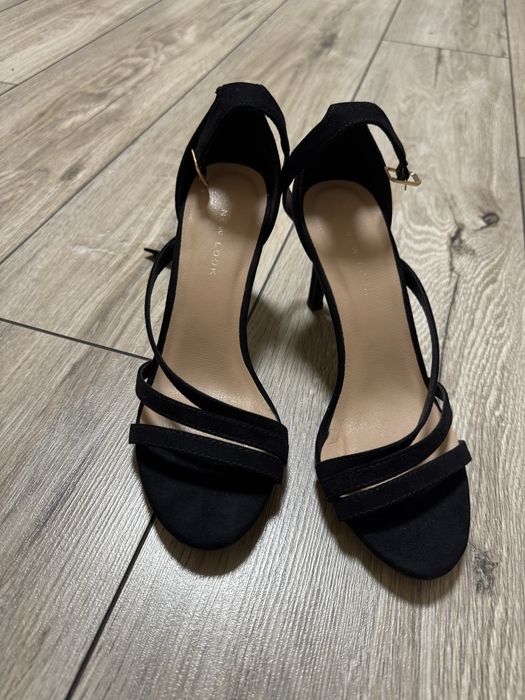 Стильні босоніжки