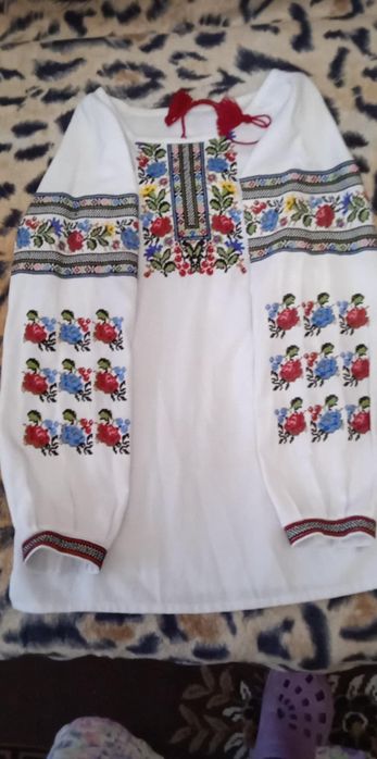 Дитяча сорочка для дівчинки дуже гарна на вік 11-12 років