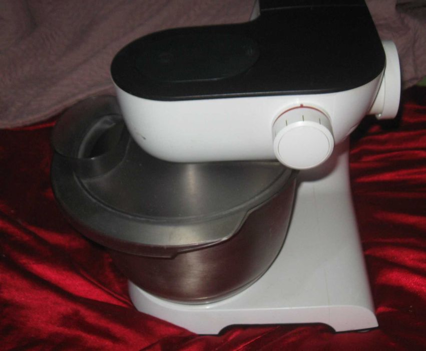 Кухонный комбайн Bosch MUM52 131/D2 – 700 Вт, запчастини, насадки