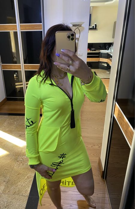 Włoska sukienka Off White z kapturem i z przedłużonym tyłem M/L