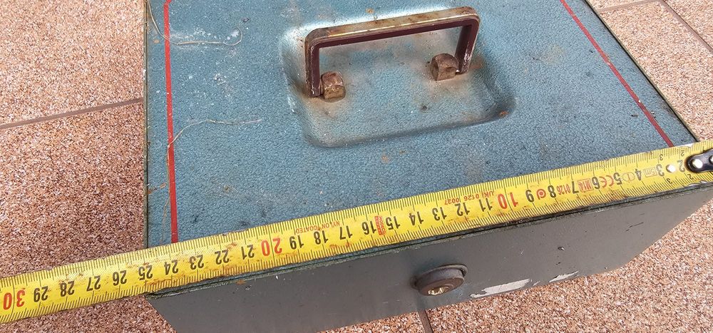 Stara Niemiecka skrzynka metalowa sejf kasetka