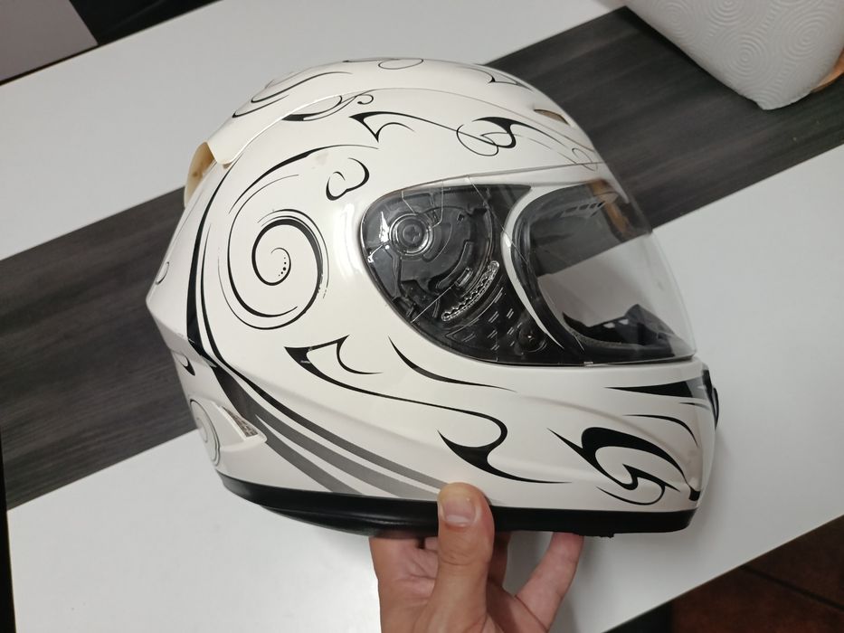 Capacete impecável