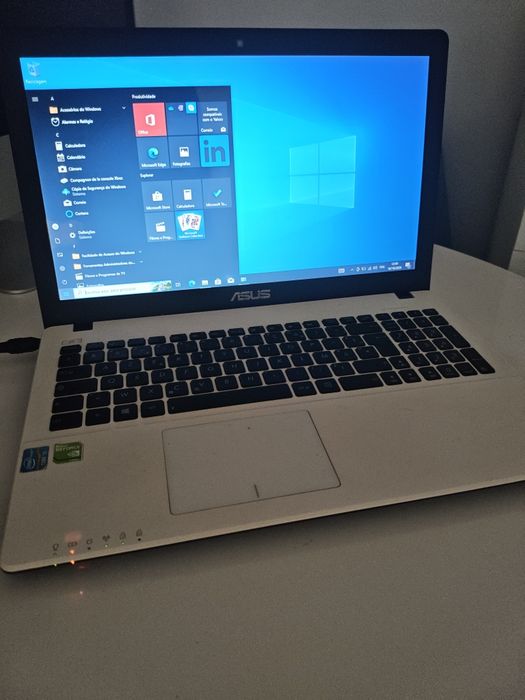 Portátil ASUS i3