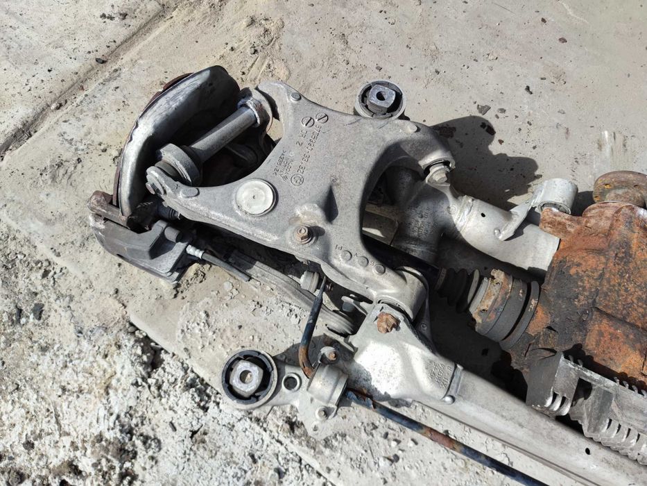 BMW E60 E61 Sedan Sanki Tył Belka Kołyska Wózek Tylni
